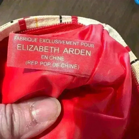 Elizabeth Arden Small Striped Makeup Bag. - Picture 4 of 4